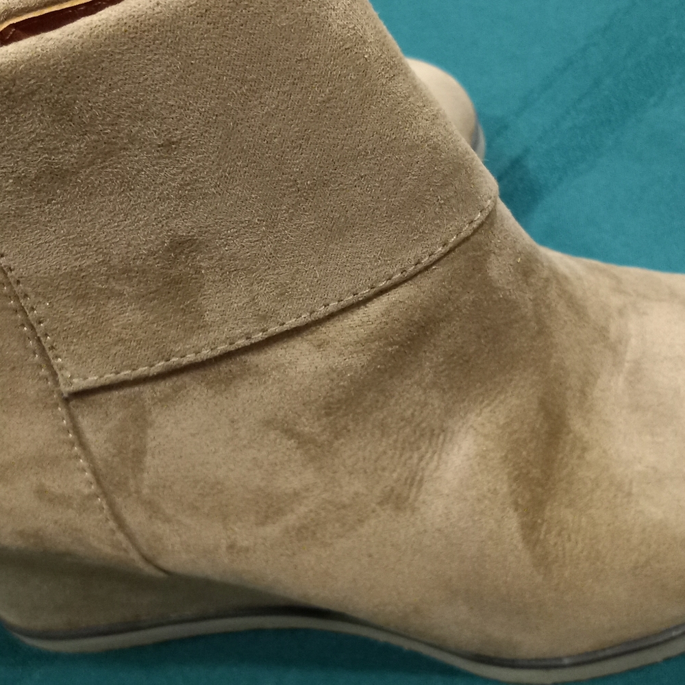 Ann Marino Women's Wedge Suede Ankle Boots - Tan